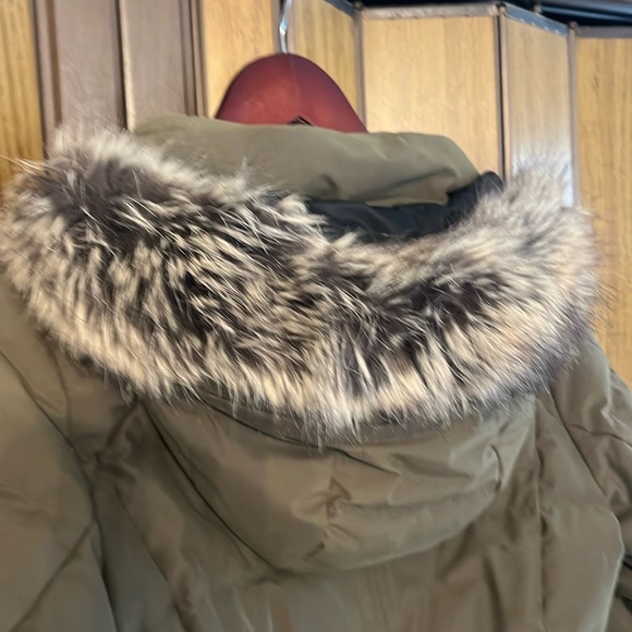 Marmot: Women's Down Coat with faux fur hood, Fill Power 700: Green: Size Small - Picture 4 of 11